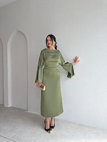 CASTRO Saten Kuşaklı Midi Elbise 4220 - Yağ Yeşili - Mooi Butik