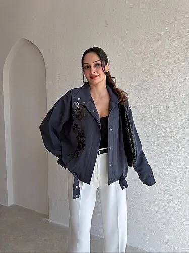 JASİE İşleme Detaylı Ceket 4131 - Lacivert - Mooi Butik