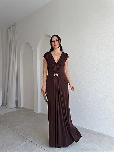 MİNARK Broş Detaylı Maxi Elbise 4047 - Acı Kahve - Mooi Butik